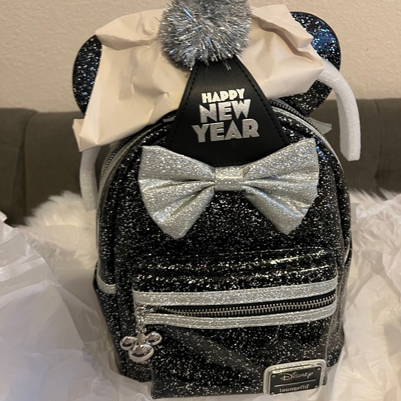 Loungefly Minnie Mouse Glitter Happy New Year Mini Backpack & Wallet - Picture 5 of 9